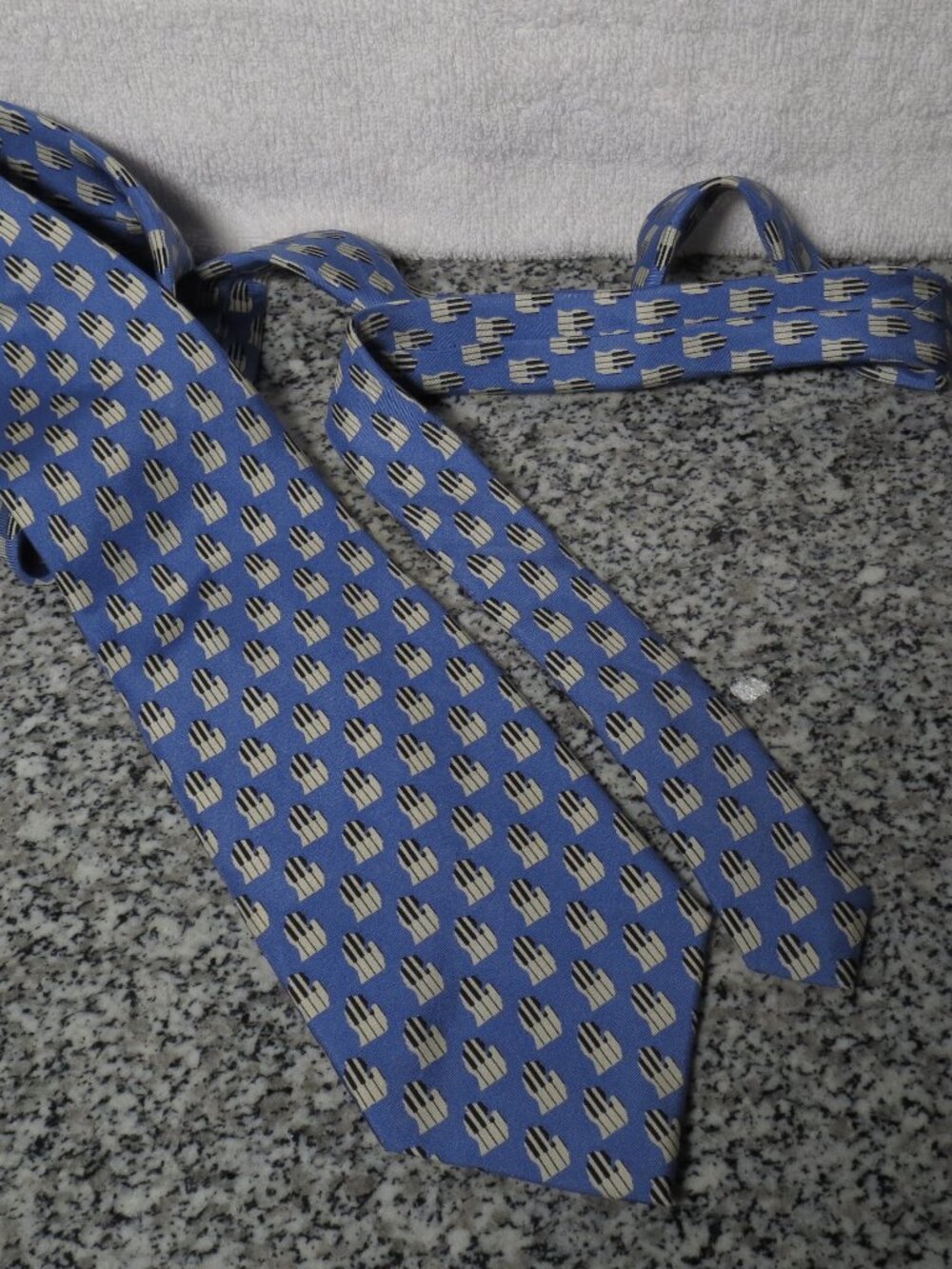 Josh Bach Neckwear 100% Silk Tie For The Gilmore Michigan State/Piano (Blue)
